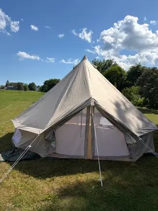 Glamping-teltan vuokraus Saarenmaalla — 2